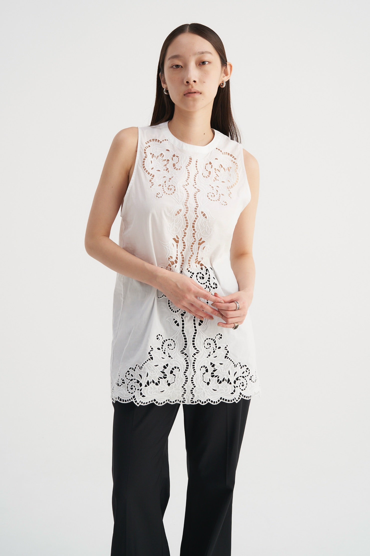 再販売】Scallop embroidery blouse – Venica
